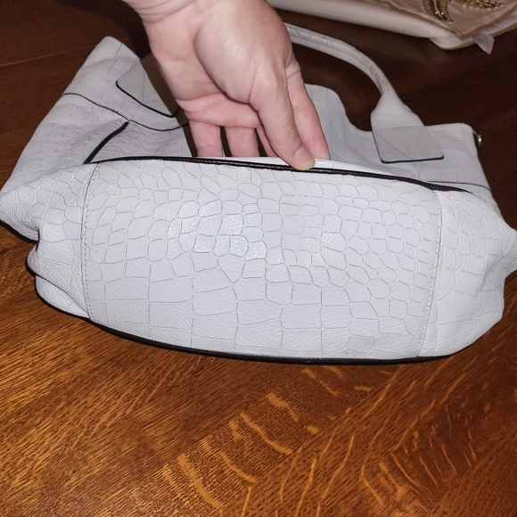 Perfect summer purse! Claudia Firenze large white leather bag! - Picture 7 of 7